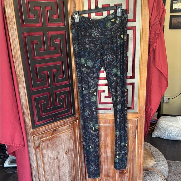 Yoga Democracy Pants - Yoga democracy sugar skull leggings